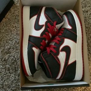 Air Jordan 1 Retro High OG GS “Bloodline”